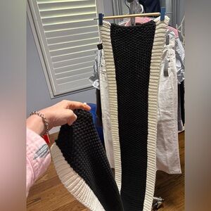 Ann Taylor Black and Cream Knit scarf 20x60